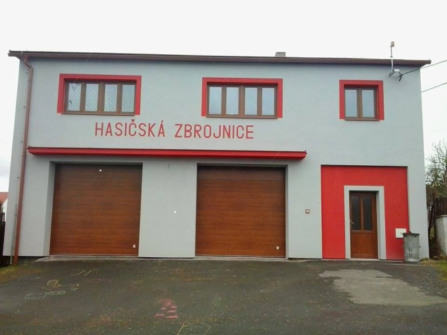 Hasičská zbrojnice po&nbsp;rekonstrukci v&nbsp;roce 2014.