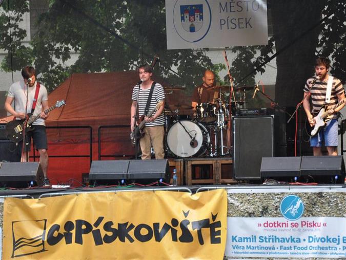 Přeborovská hudební skupina Yemi deset